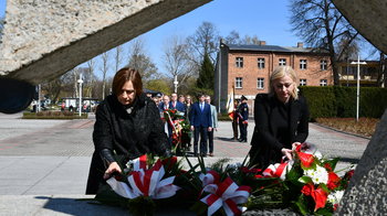 Obraz główny aktualności o tytule Sowiecka zbrodnia na polskich jeńcach, o której cywilizowany świat chciał zapomnieć… 