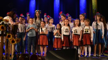 Obraz główny aktualności o tytule „Łączmy się”. Koncert dla Ukrainy w Przeciszowie 