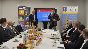 Obraz główny aktualności o tytule Cztery dekady w dobrym „Tempie”. Jubileusz kęckiego klubu lekkoatletycznego 