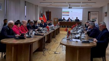 Obraz główny aktualności o tytule Rada Powiatu w Oświęcimiu uchwaliła budżet na 2024 rok 