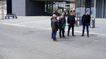 Obraz główny aktualności o tytule Rusza modernizacja traktu przed dworcem PKP w Oświęcimiu 