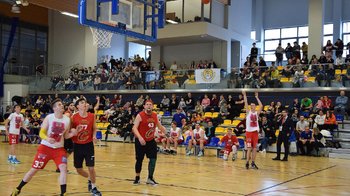 Obraz główny aktualności o tytule Finał KADET BASKET LIGI, czyli reaktywacja amatorskiej koszykówki w Oświęcimiu 