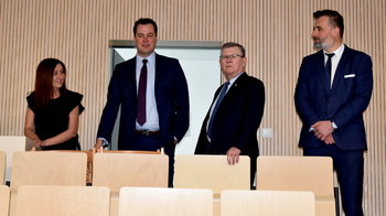 Obraz główny aktualności o tytule Wizyta marszałka Małopolski w Specjalnym Ośrodku Szkolno-Wychowawczym. Rozmowy z władzami Powiatu Oświęcimskiego 