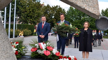 Obraz główny aktualności o tytule Tamten wrzesień szkolnym dzwonkiem się nie zaczął… 