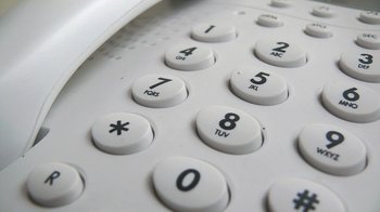 Obraz główny aktualności o tytule Specjaliści ZUS doradzą telefonicznie 
