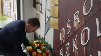 Obraz główny aktualności o tytule Uczczono pamięć Zofii Posmysz 