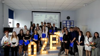 Obraz główny aktualności o tytule W „Ozetach” podsumowano projekt „Międzynarodowe doświadczenie drogą do kariery zawodowej” 
