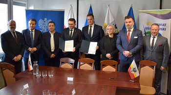 Obraz główny aktualności o tytule Środki na modernizację dróg w powiecie nie mają barw politycznych 