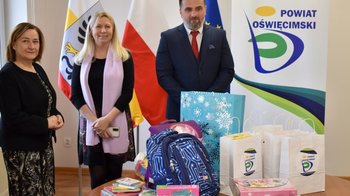 Obraz główny aktualności o tytule Pomóż małym uchodźcom. Drobny gest serca, a znaczy tak wiele 