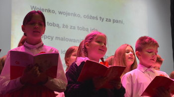 Obraz główny aktualności o tytule Śpiewająco uczcili święto niepodległości 