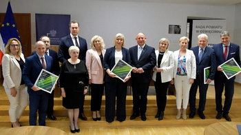 Obraz główny aktualności o tytule Ostatni rok VI etapu OSPR. Umowy wojewody z samorządami podpisane! 