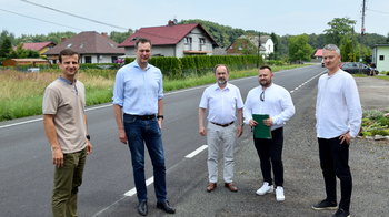 Obraz główny aktualności o tytule Kolejne odcinki dróg powiatowych już po modernizacji 
