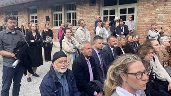 Obraz główny aktualności o tytule Przedstawiciele władz Powiatu Oświęcimskiego w Miejscu Pamięci Dachau 