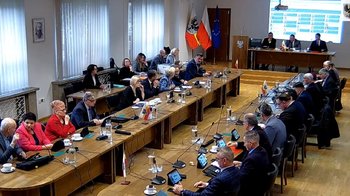 Obraz główny aktualności o tytule Lutowa sesja Rady Powiatu w Oświęcimiu 