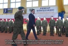 Obraz główny aktualności o tytule Mundur zobowiązuje. Ślubowanie klas wojskowych w „Chemiku” 