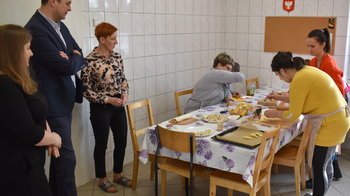 Obraz główny aktualności o tytule Uczą podopiecznych radzenia sobie w codziennym życiu 