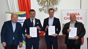Obraz główny aktualności o tytule Ulica Kościuszki w Chełmku z nowym chodnikiem 