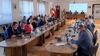 Obraz główny aktualności o tytule Nic o nas bez nas. Powołano Młodzieżową Radę Powiatu w Oświęcimiu 
